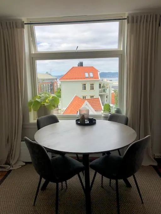 Sentral Leilighet Med Fantastisk Utsikt! Bergen